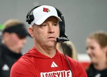 “$29.5 Million? Keep It!” – Jeff Brohm Bold Rejection of Alabama and Tennessee’s Mega Coaching Offers Sends Shockwaves Through NCAA, Proving Once Again Why He’s the Heart and Soul of Louisville Cardinals football… Ready more
