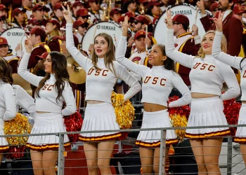 The USC Trojans Football All-Girl Cheerleading Squad has been named the world’s best by ESPN following a breathtaking, record-setting performance that captivated audiences worldwide. Their routine, marked by extraordinary athleticism and innovation, set a new …