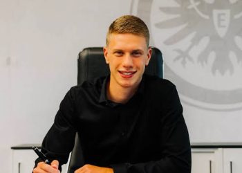 Meine Treue gilt Eintracht Frankfurt: Frankfurts talentierter junger Rechtsverteidiger Elias Baum lehnt Angebot von Manchester United ab und unterschreibt neuen 3-Jahres-Vertrag