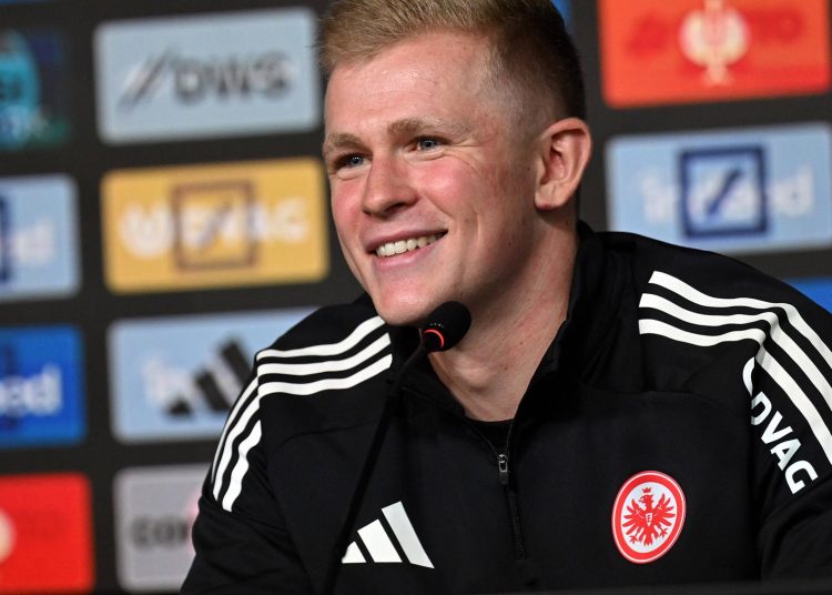 Burkardts Aussage vor dem Spiel schlägt fehl: Fans und Mitspieler kritisieren den Star für seine „Du bist nicht unser Anführer“-Haltung und werfen ihm Arroganz und Respektlosigkeit vor