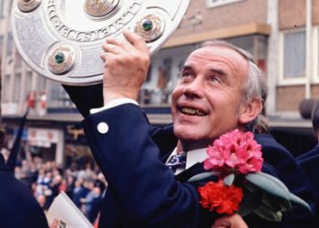 FÜR IMMER DER BESTE! FÜR IMMER IN UNSEREN HERZEN! – DER 1. FC KÖLN ENTHÜLLT BRONZESTATUE ZU EHREN DES VERSTORBENEN TRAINERS HENNES WEISWEILER