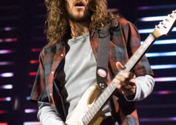 🔥 “I Just Can’t Keep Pretending Everything’s Fine Anymore” — Red Hot Chili Peppers Guitarist John Frusciante Opens Up About His Decision to Leave the Band, Citing Creative Tension, Emotional Burnout, and a Desire to Rediscover Himself Outside the Spotlight 🎸💔