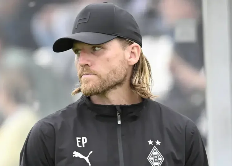 „Es reicht!“: Borussia-Mönchengladbach-Anhänger brechen in Wut aus, nachdem aufeinanderfolgende Niederlagen und eine demütigende Pleite gegen Bayern München den angeschlagenen Trainer an den Rand der Entlassung bringen – während die Rufe nach drastischen Veränderungen im Verein immer lauter werden.