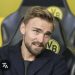 𝗕𝗥𝗘𝗔𝗞𝗜𝗡𝗚 𝗡𝗘𝗪𝗦: Borussia-Dortmund-Fans haben allen Grund zu feiern, denn Klublegende Marcel Schmelzer ist offiziell zurück nach Hause gekehrt – diesmal nicht als Spieler, sondern als Mitglied des Trainerstabs. Die Ankündigung hat in der BVB-Community eine Welle der Begeisterung ausgelöst … Mehr dazu 👇