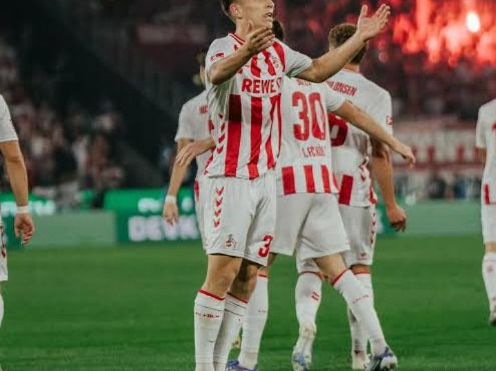 Die Spannungen bei dem 1. FC Köln nehmen zu: Star-Verteidiger Kristoffer Lund erwägt angeblich, seinen Vertrag aufgrund anhaltender Gehaltsrückstände aufzulösen, was Zweifel an der finanziellen Handlungsfähigkeit des Vereins inmitten wachsender Turbulenzen aufkommen lässt.