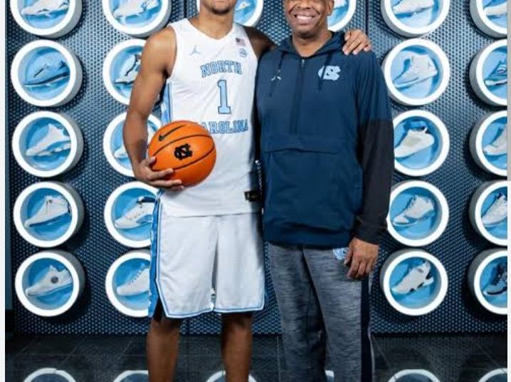 “FOUR-STAR 2026 PHENOM MAXIMO ADAMS PICKS NORTH CAROLINA TAR HEELS, TURNING HEADS AND LEAVING RIVAL POWERHOUSES DUKE, KENTUCKY, AND GEORGIA EMPTY-HANDED IN HIGHLY ANTICIPATED RECRUITING BATTLE”