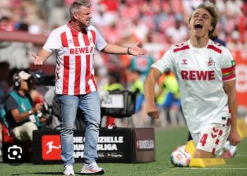 „Bundesliga in Aufruhr: FC-Köln-Trainer Lukas Kwasniok sorgt mit explosiven Aussagen über Timo Hübers für Schlagzeilen – bezeichnet den Abwehrspieler als ‚nicht selbstbewusst genug‘ und droht mit sofortiger Degradierung auf die Bank, falls sich seine Form nicht verbessert.“