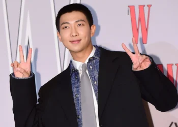 RM Continues to Redefine Global Influence as He Prepares to Address World Business Leaders at the APEC CEO Summit, Partnering with Samsung for a Masterfully Crafted Short Film Highlighting the Fusion of Modern Art and Cutting-Edge Display Technology in the “Samsung Art TVs