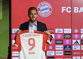Harry Kane unterschreibt offiziell einen langfristigen Vertrag bei Bayern München, nennt den Verein seine „Familie“ und schwört, große Titel nach Hause zu holen – ein kraftvolles Bekenntnis zu Loyalität, Hingabe und der unerschütterlichen Leidenschaft, die den deutschen Fußball ausmacht!