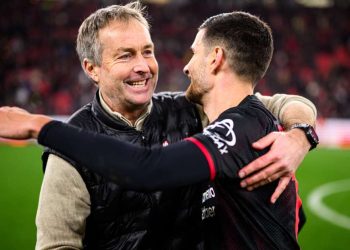 Bayer Leverkusens Martin Terrier feierte das beste Tor seiner Karriere, nachdem sein Skorpionkick Kasper Hjulmands Team zu einem 2:0-Sieg über die Rivalen aus Köln verhalf.