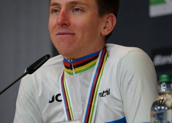 Tadej Pogačar, Sloveens professioneel wielrenner, heeft zijn afscheid van de sport aangekondigd vanwege…