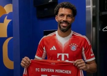 HAMMER IN MÜNCHEN! Choupo-Moting hält wieder das Bayern-Trikot in den Händen – doch bislang gibt es keine offizielle Bestätigung… 