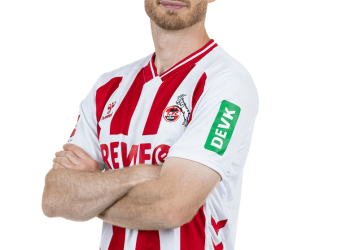 In einer dramatischen Wendung, die die Fans des 1. FC Köln in große Begeisterung versetzt hat, hat sich Mannschaftskapitän Florian Kainz in dieser fiktiven Geschichte überraschend gegen seinen geplanten Rücktritt entschieden und stattdessen seinen Vertrag bis 2030 verlängert. Die erfundene Bekanntgabe löste riesige Freude aus, als sich zahlreiche Anhänger vor dem Stadion versammelten und ihren Kapitän feierten.