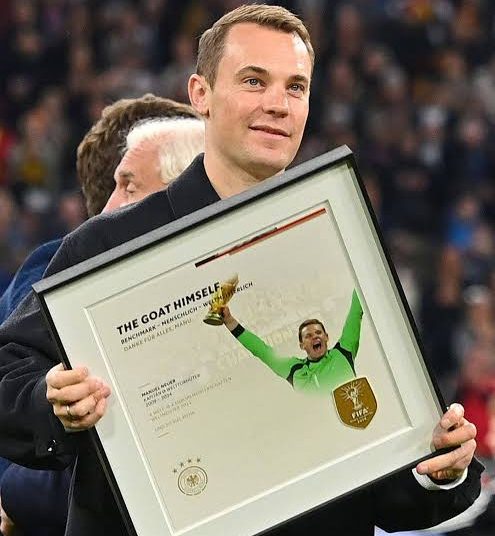 Ende einer legendären Ära – Bayern-München-Fans brechen in Tränen aus, als Manuel Neuer seinen Rücktritt vom Profifußball bekannt gibt, sich von dem Spiel verabschiedet, das ihn zu einer weltweiten Ikone gemacht hat, und sich auf ein ruhiges neues Leben mit seiner Familie freut