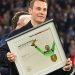 Ende einer legendären Ära – Bayern-München-Fans brechen in Tränen aus, als Manuel Neuer seinen Rücktritt vom Profifußball bekannt gibt, sich von dem Spiel verabschiedet, das ihn zu einer weltweiten Ikone gemacht hat, und sich auf ein ruhiges neues Leben mit seiner Familie freut