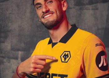BREAKING NEWS: Wolverhampton Wanderers could be facing a major defensive shake-up, with reports claiming that standout defender Santiago Bueno is attracting strong interest from Manchester United over a potential loan move.